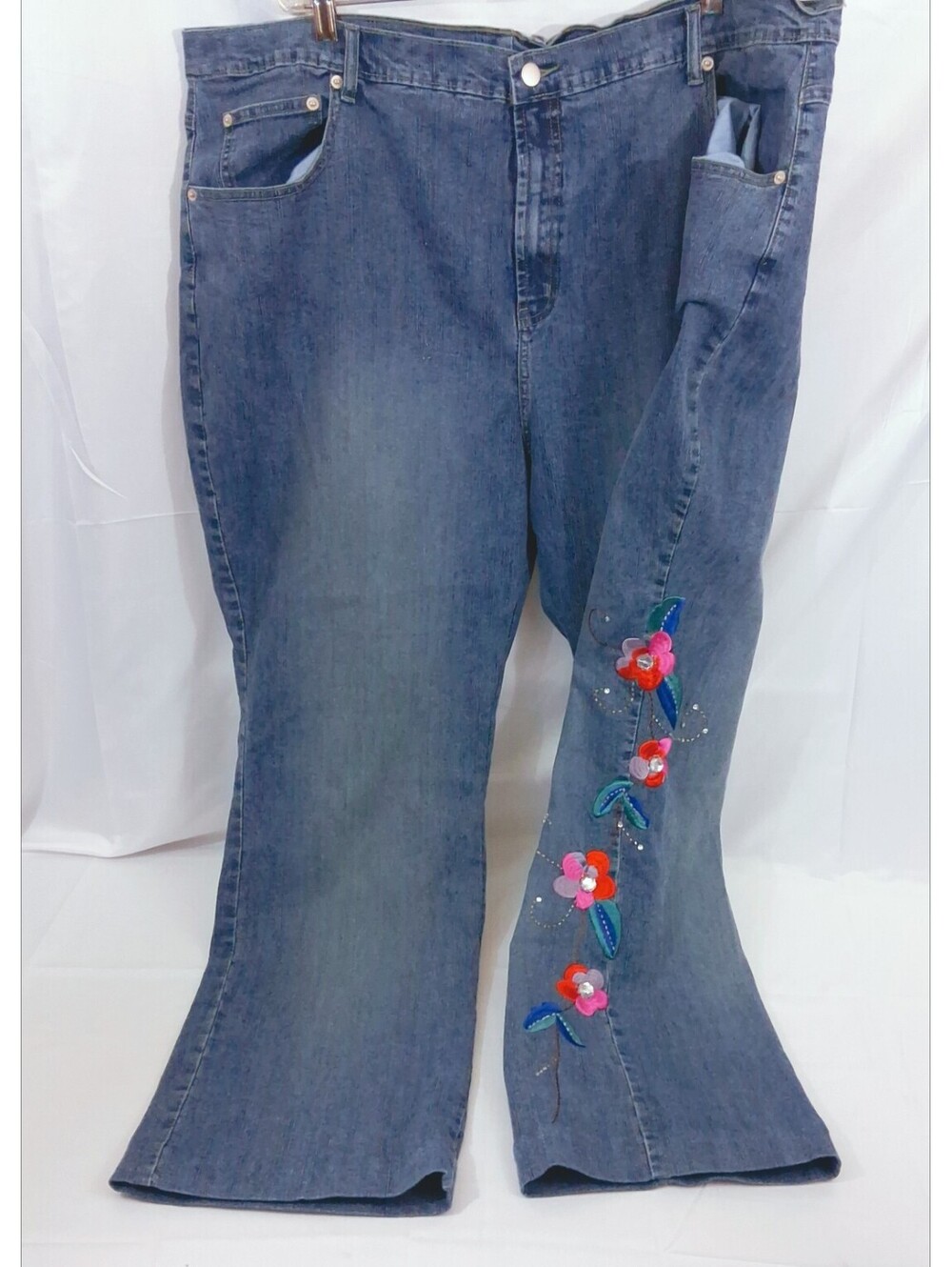 DENIM 24/7 Blue Jeans Faded Left Leg Colorful Embroidery Waist 44" Inseam 31"